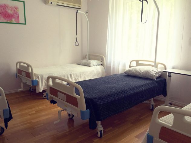 Милорадово дом престарелых комната с функциональными кроватями