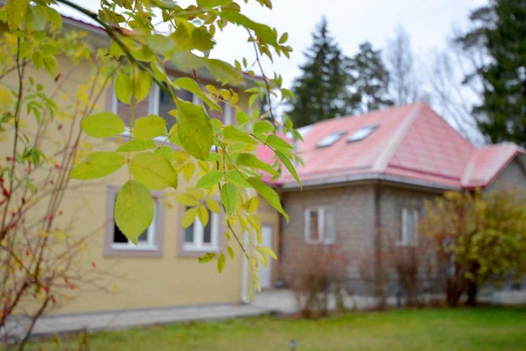 Пансионат воронеж для больных. Пансионат Милорадово. Пансионат Милорадово Воскресенское. Милорадово Калужское ш пансионат. Дом для пожилых в Поморцево.